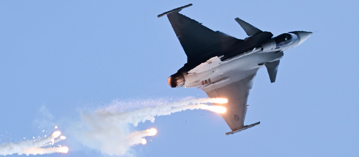 Flyguppvisning med Jas 39 Gripen.