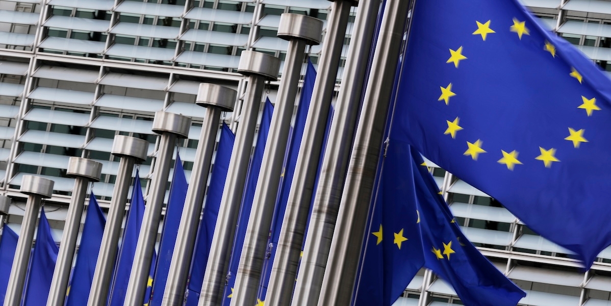 EU flaggor utanför EUs högkvarter i BNryssel
