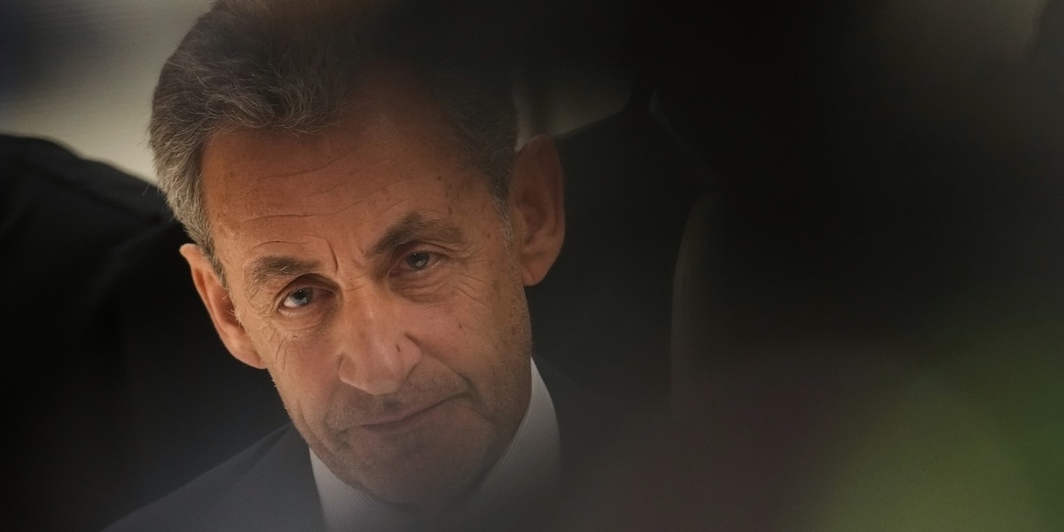 Nicolas Sarkozy döms till 5 år i fängelse.
