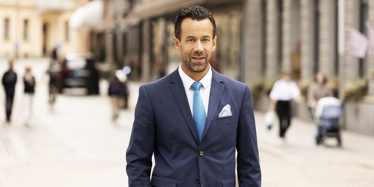 Christian Kopfer är analytiker på Handelsbanken. Nu hyllar han en aktie i en sektor som haft det tufft senaste åren och tror på en uppsida på över 30 procent.