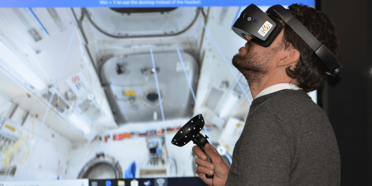 VR, AR och XR är framtiden men det finns svårigheter att få igång användandet. (Foto: Laurens Derks on Unsplash)