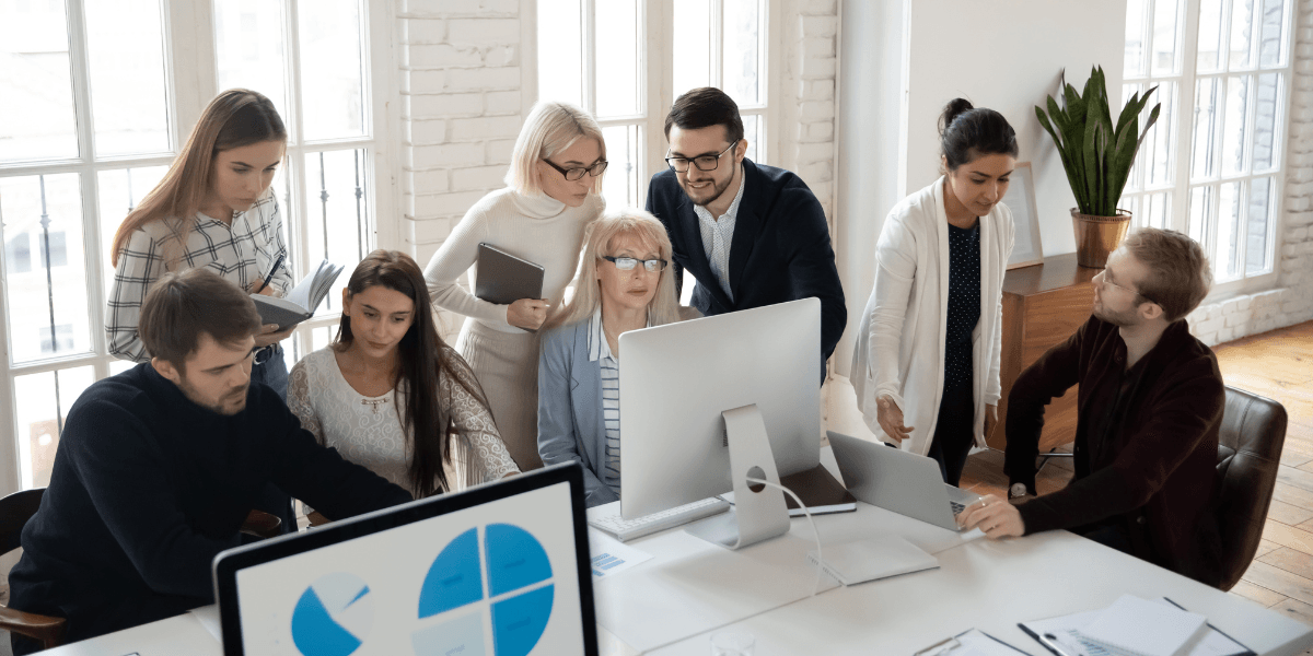 Män pratar, kvinnor gör. Hur ser det ut på din arbetsplats? (Foto: Canva)