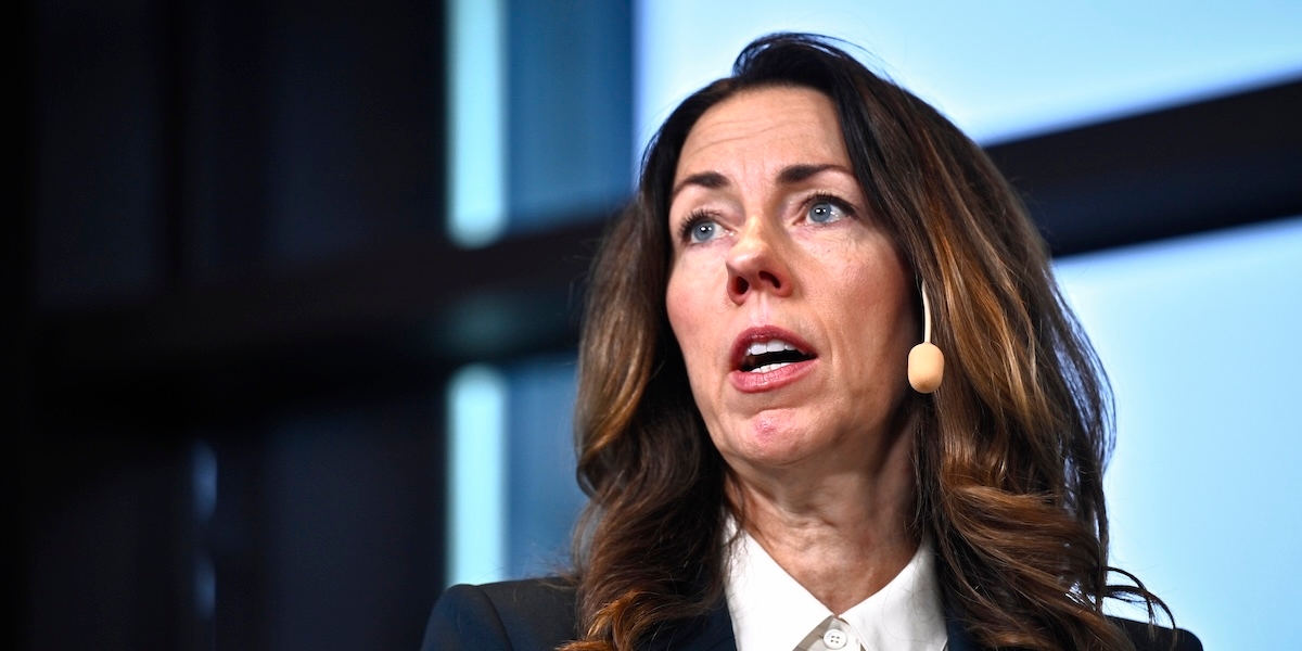 Anna Seim, vice riksbankschef, fotograferad i samband med offentlig framträdande.