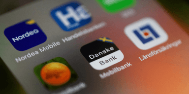 Inte ens bankappar får man ha i fred. (Foto: Jessica Gow/TT)