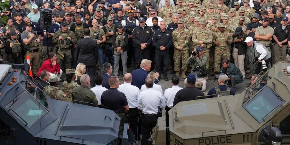 Trump använder sig av maktmissbruk hävdar kritiker