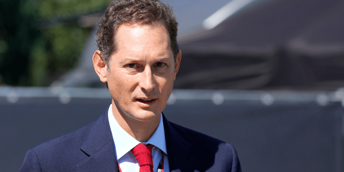 John Elkann vill bara lämna motorbranschen men det blir svårt. (Foto: Luca Bruno/AP/TT)