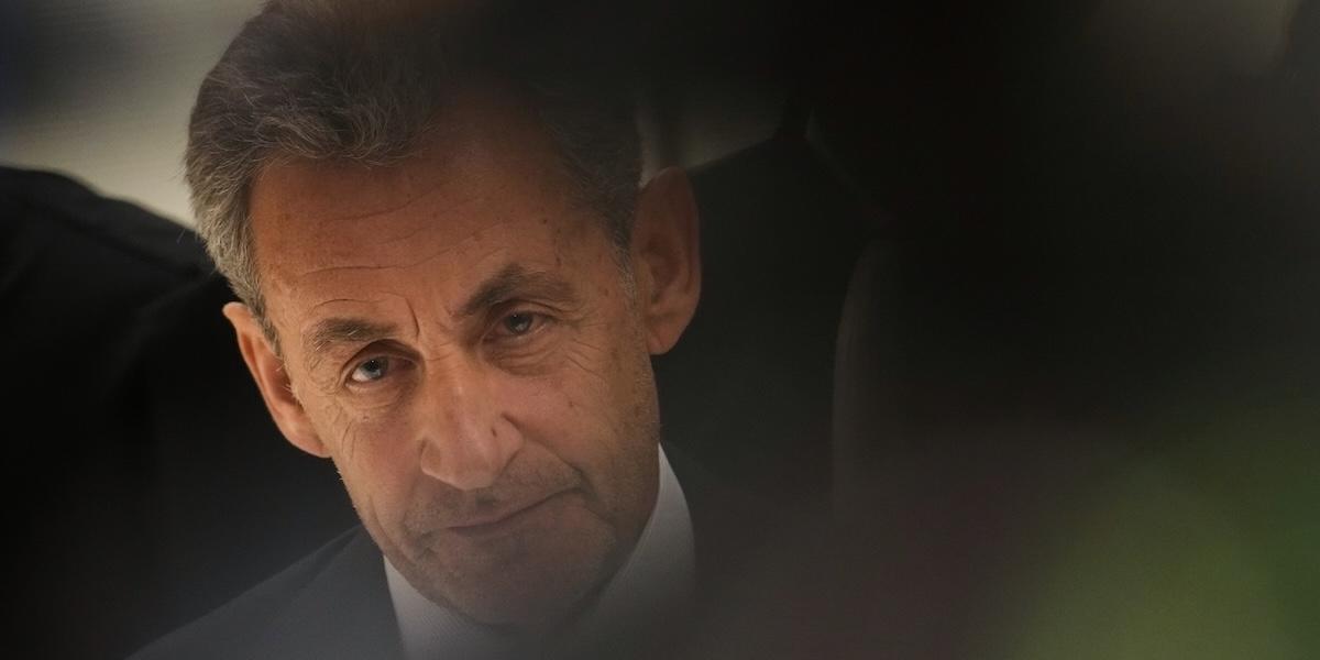 Nicolas Sarkozy döms till 5 år i fängelse.