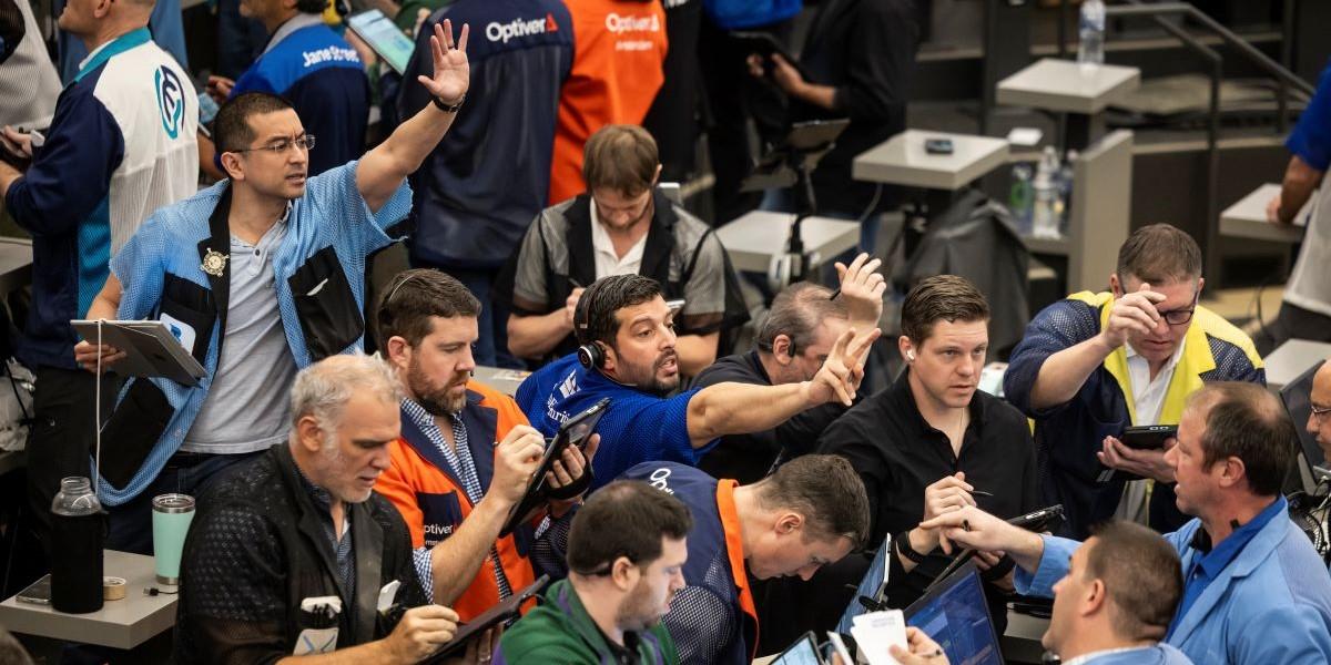 Bankerna har stigit rejält på svenska börsen i år. Nu krävs riktigt bra rapporter för att inte värderingarna ska komma ned menar en ny analys.