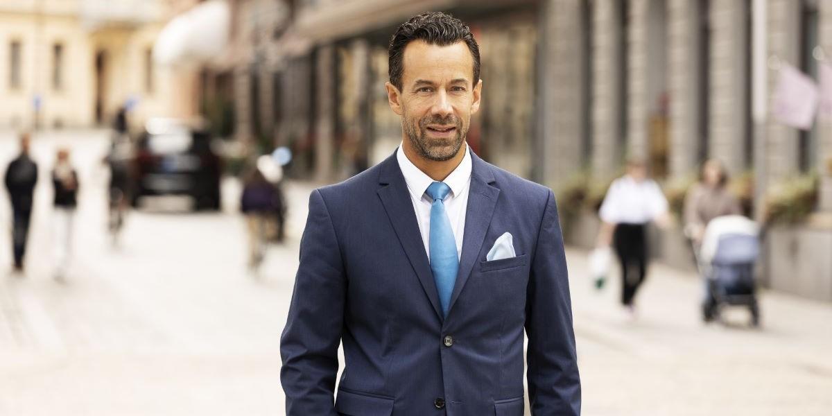 Christian Kopfer är analytiker på Handelsbanken. Nu hyllar han en aktie i en sektor som haft det tufft senaste åren och tror på en uppsida på över 30 procent.