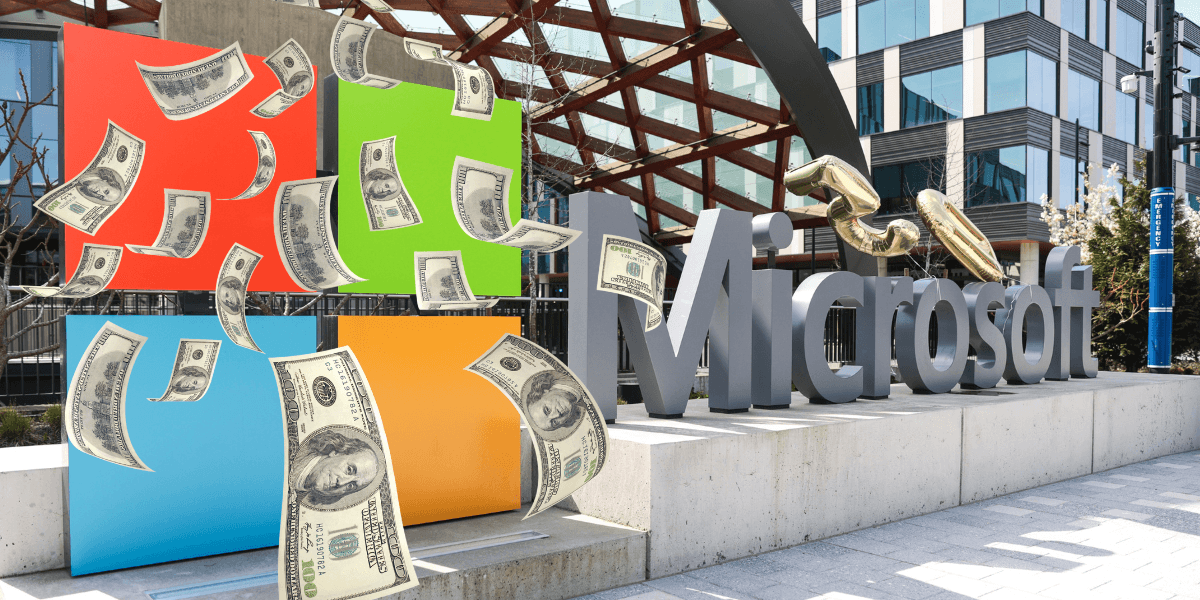 Är du beredd att hosta upp mer pengar för Microsoft? (Foto: Jason Redmond/AP/TT och Canva. Bilden är ett montage)