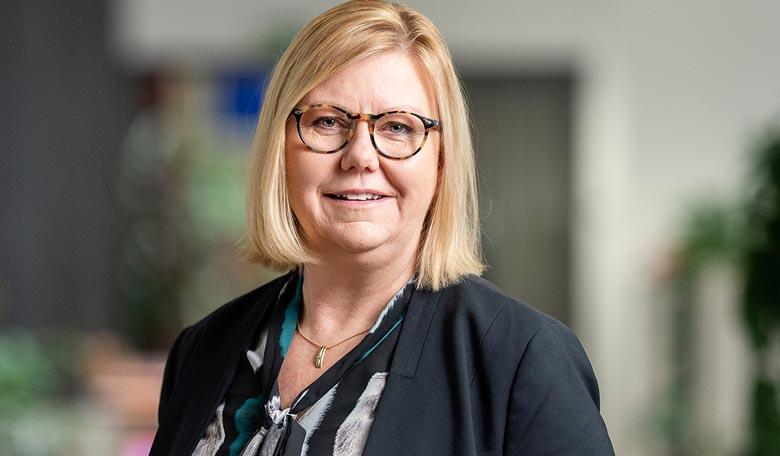 Pensionsmyndighetens chefsjurist Lena Aronsson anser att Tingsrättens beslut innebär att dess skadeståndsbegäran kan prövas. Nu hoppas hon att det ska leda till att myndigheten kommer vidare i sin strävan att få tillbaka pensionsspararnas pengar. Foto: Pe