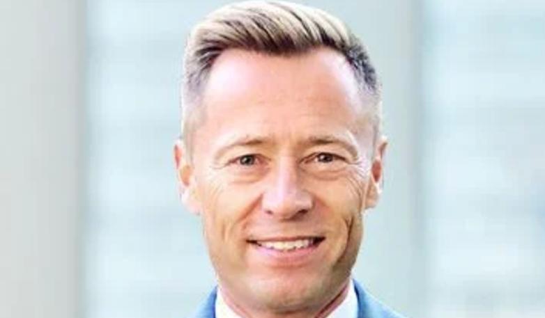 "Det är ett oerhört olyckligt beslut vi har tvingats fatta. IPM har under ett antal år varit en viktig och lönsam del av Catellas verksamhet," säger Christoffer Abramson, vd på Catella i en presskommentar.