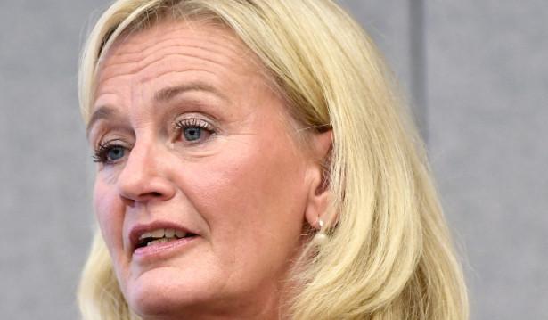 Carina Åkerström, Handelsbanken