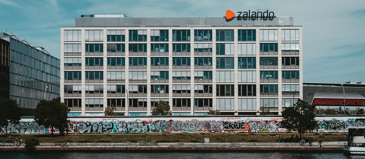 Zalando vinstvarnar för andra kvartalet och kapar årsprognoser