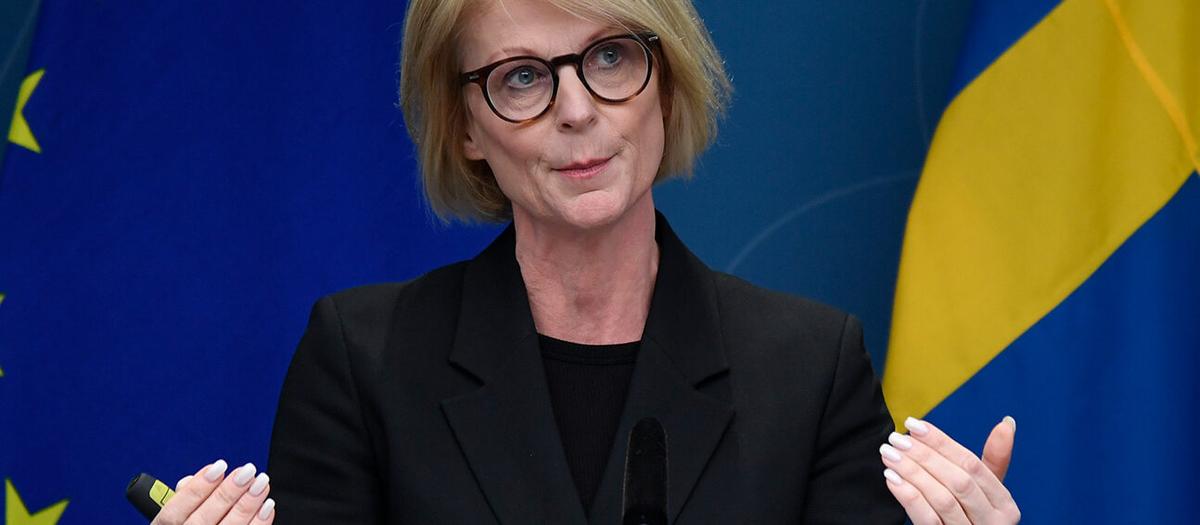 Finansminister Elisabeth Svantesson vid torsdagens pressträff. Foto: TT