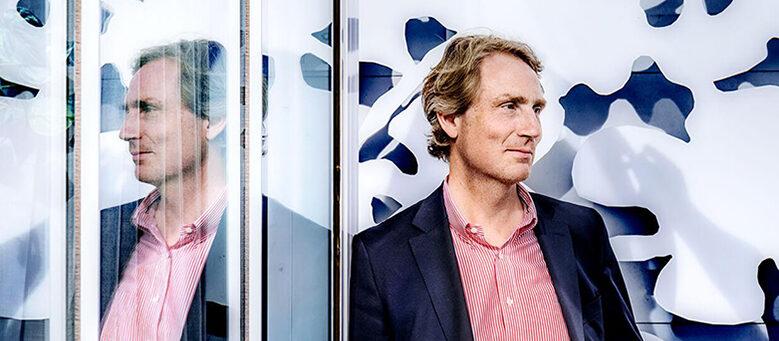 Erik Selin fyller på med Collector