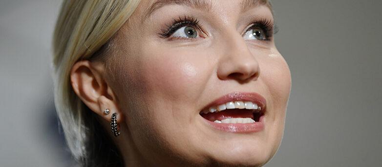 "Det finns ingen som har tecknat ett avtal med ett elhandelsbolag som har en viss förbrukning som därmed har godkänt att det här är en förbrukning som hela övriga svenska folket ska ta del av", säger Ebba Busch, energi- och näringsminister till TT. Foto: TT