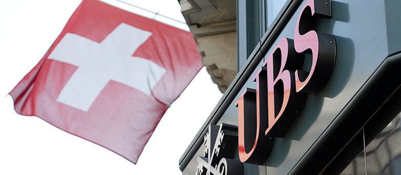 UBS överväger köp av krisande Credit Suisse