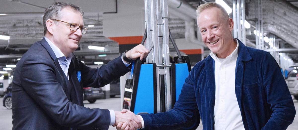 Christian Rockberger, vd Stockholm Parkering (till vänster) och Niclas Sahlgren, vd Eways. Foto: Anne Lintala