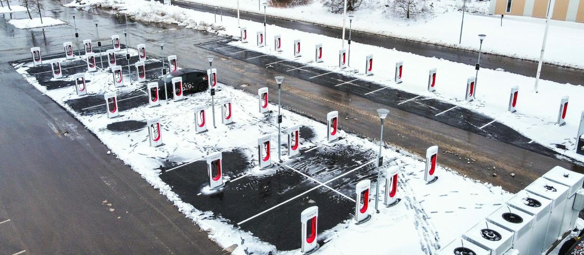 Tesla inviger Sveriges största laddstation – öppet för alla elbilar