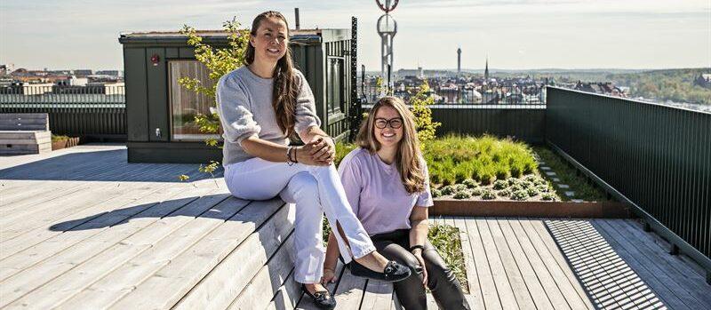 Anna Svanberg, vd, och Felicia Jönsson, Employer Branding Manager på EY i Sverige. Fotograf: Felicia Yllenius