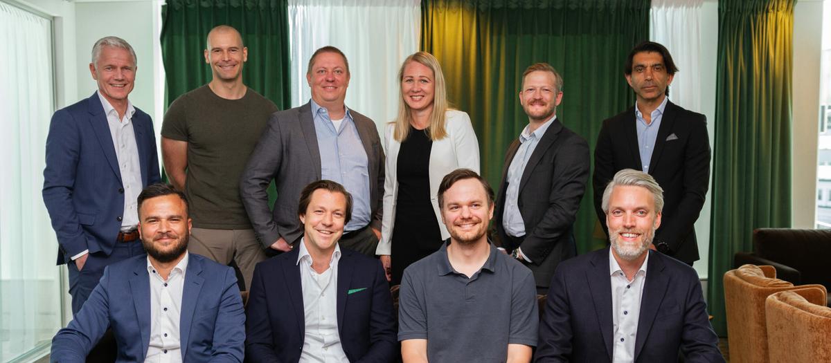 Stående från vänster: Geir Nordrik (Stacc CEO), Kjell Andreassen (StoEr), Martin Wilhelm (StoEr), Henna Raknes (Stacc COO), Roderick Hristov (Stacc The Farm CEO) och Jimmy Afshar(Stacc Sweden, Head of Mortgage). Sittande från vänster: Ahmed Krayem(Stacc The Farm CCO), Samuel Gauffin Holmberg(StoEr), Roland Hybelius(StoEr) och Jonathan Olsson(StoEr).