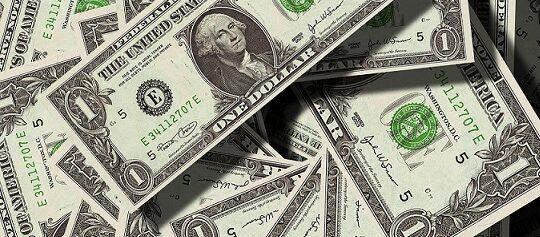 Dollarn skakar av sig Fitch nedgradering av USA:s kreditbetyg