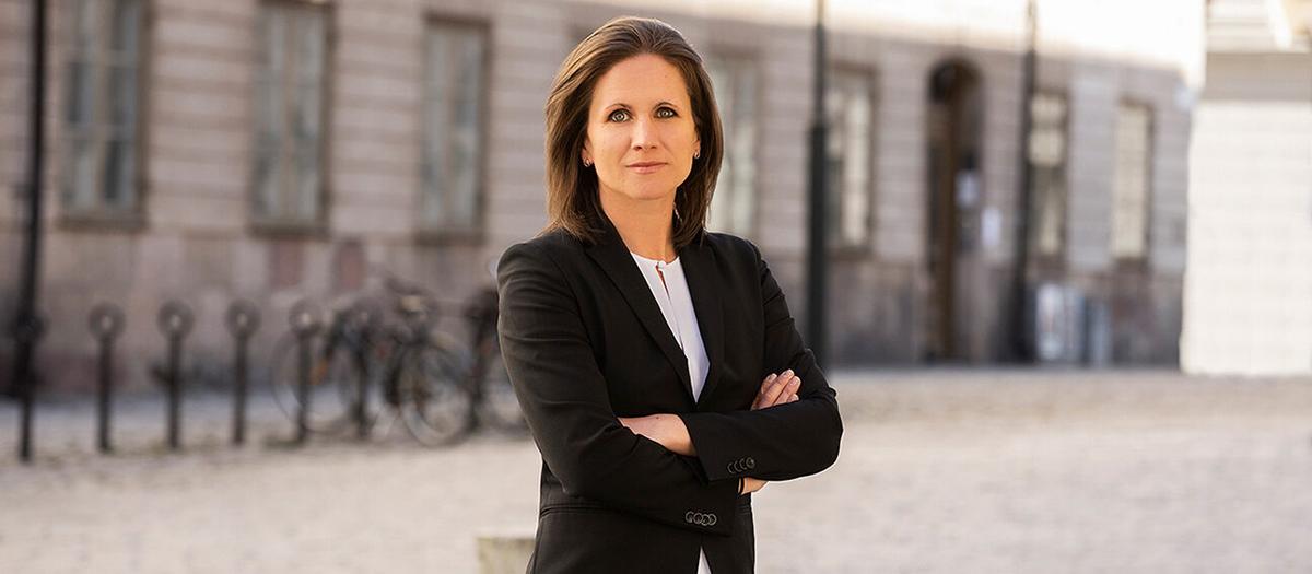 "Vi höjer vår prognos för bostadsprisutvecklingen och räknar inte med något ytterligare prisfall," skriver bankens makroekonom Helena Bornevall.