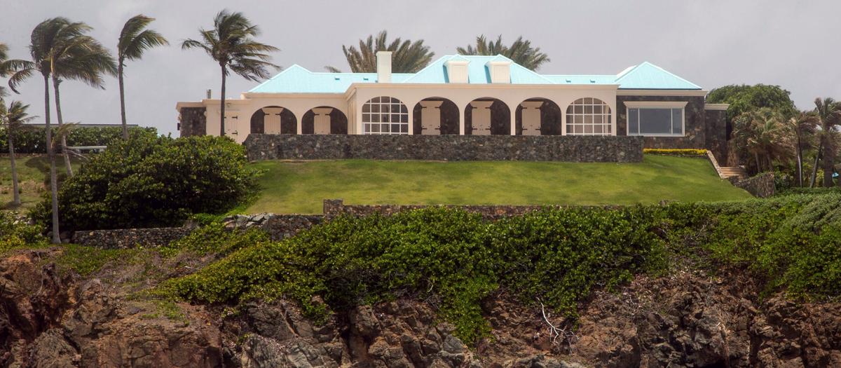 Ett arkivfoto från den 9 juli 2019 visar en del av Jeffery Epsteins egendom på Little Saint James Island, på amerikanska Jungfruöarna. Foto: TT