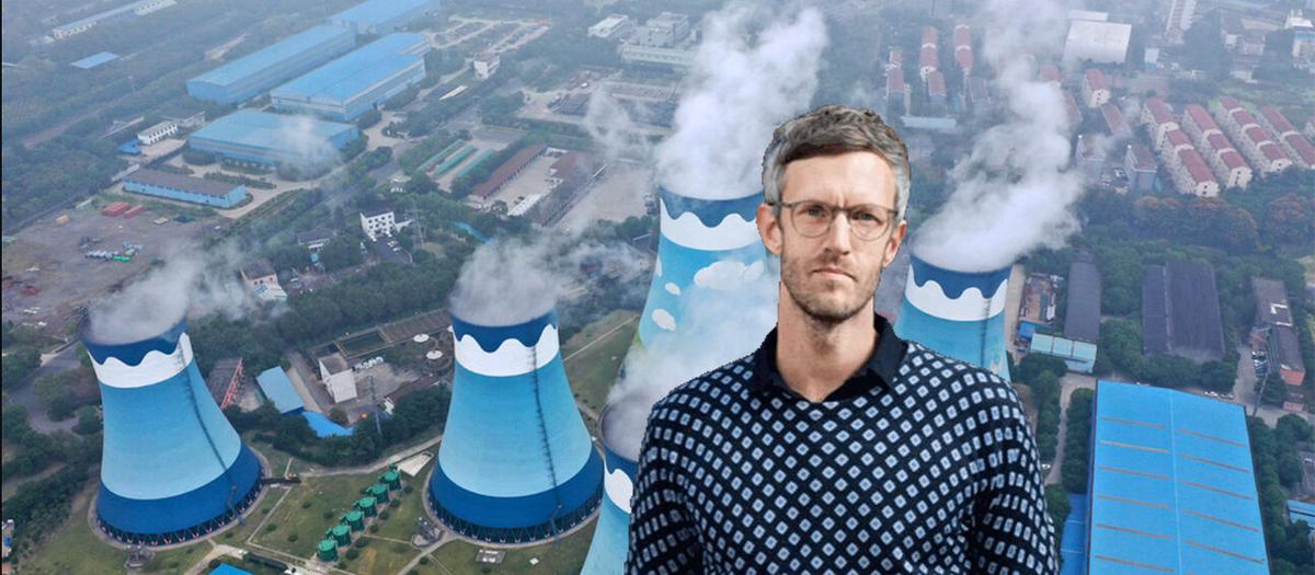 "I debatten om utsläpp nämns ofta Kinas stora folkmängd eller landets exportindustri. Men samtidigt släpper landet ut mer koldioxid per capita än såväl Sverige som EU, och den främsta källan till koldioxidutsläpp är inte tillverkning utan Kinas statligt subventionerade byggsektor," säger Jojje Olsson. Foto (bakgrundsbild): TT