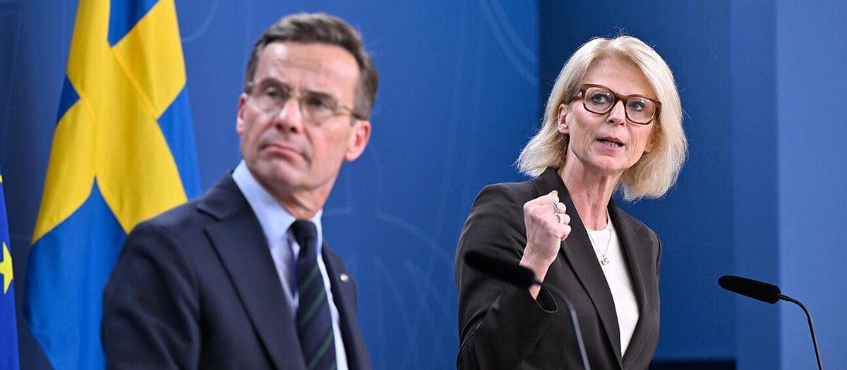 Ulf Kristersson och Elisabeth Svantesson vid måndagens pressträff. Foto. TT