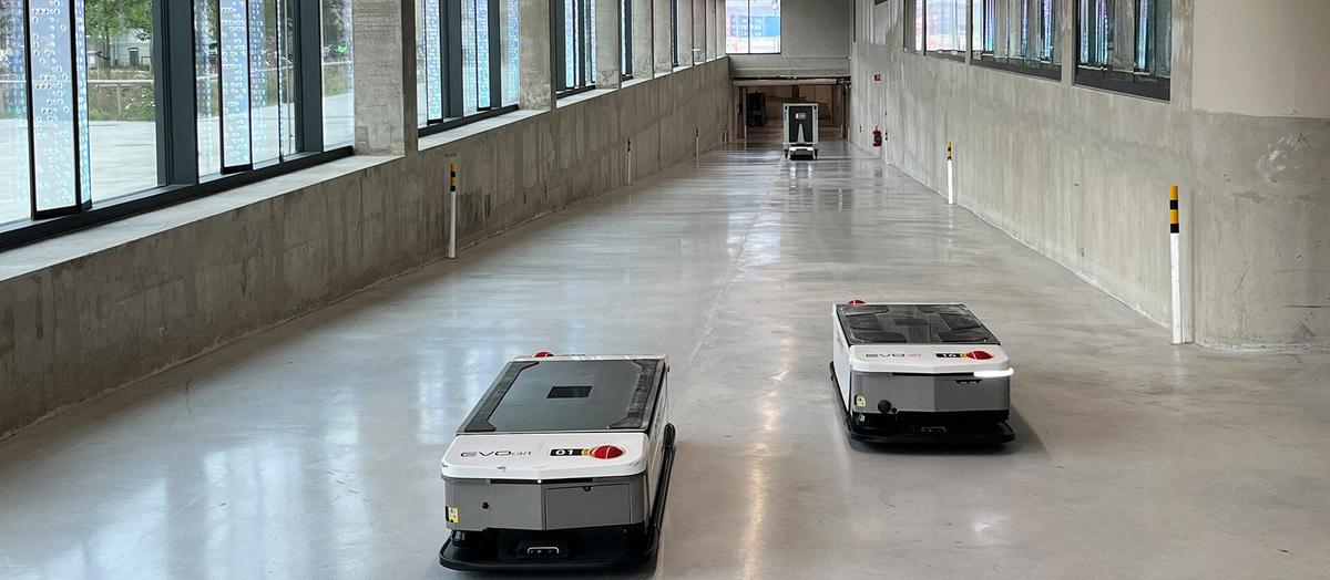 Självkörande truckar levererar varor på Malmö sjukhusområde