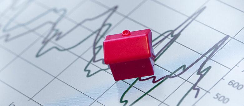 Swedbank reviderar ned prognos för bolåneräntor