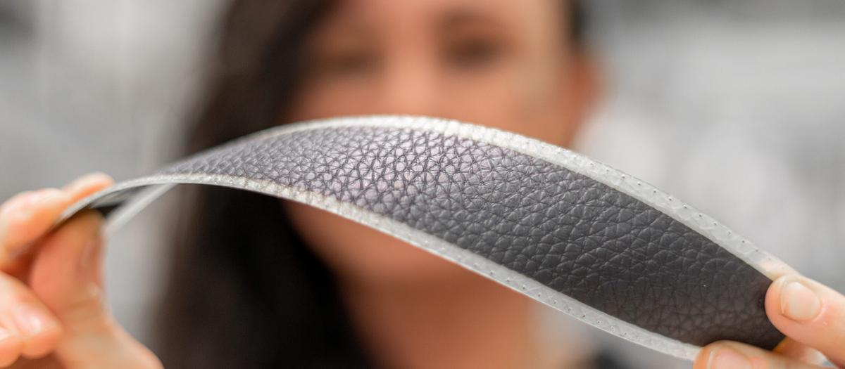 Exegers ultratunna solcellerna kan monteras in i produkter så att de blir självladdande.