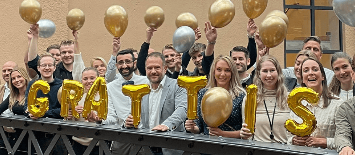 En jubelbild från arkivet, med kommunikationschef Johan Tidestad i mitten.