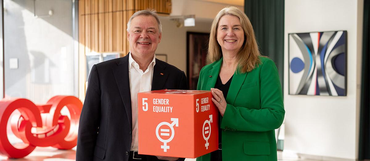 Odd Arild Grefstad, koncernchef för Storebrand och Tove Selnes, koncernchef People. Foto: Pressbild