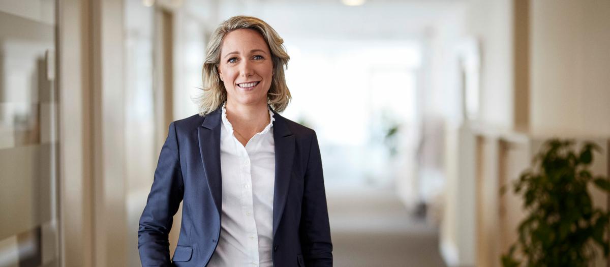 "Inte minst familjeföretag ser vi präglas av korta beslutsvägar som helt klart gör dem mer snabbrörliga i förändringstider, medan kompetensbrist skär över alla företag och är något som behöver adresseras. Inte minst inför det teknikskifte som vi står mitt i nu", säger My Lidén, revisor och rådgivare till entreprenörsledda och privatägda företag på PwC Sverige.