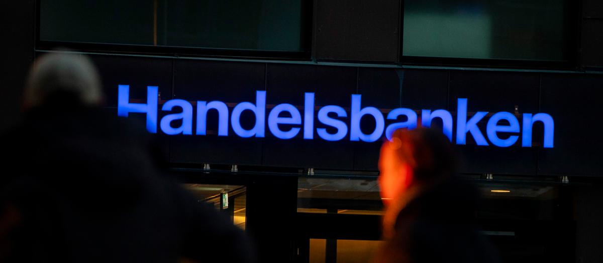 Svenska banker tyngs av svaga rapporter i Europa