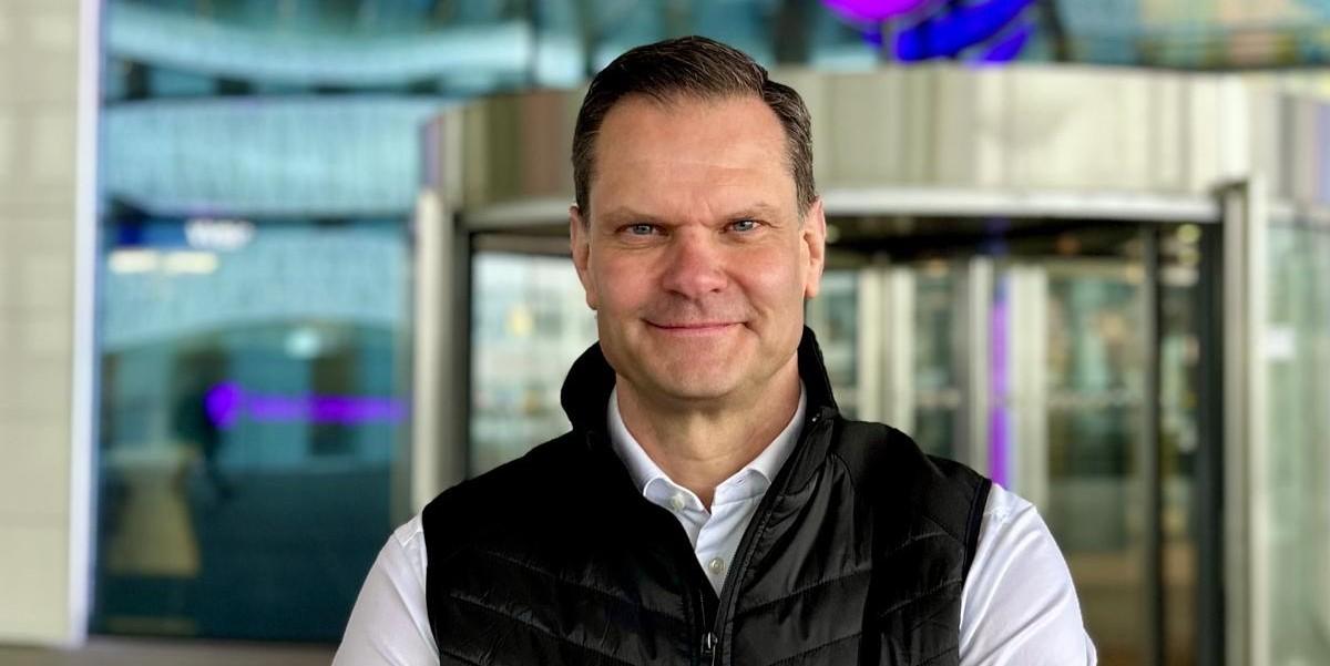 Patrik Hofbauer, vd för Telia, har lyft folkaktiens kurs rejält sedan han kom till bolaget våren 2024. Men Swedbanks analytiker tror att aktien har ännu mer att ge.