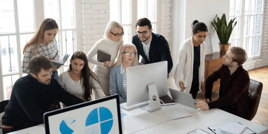 Män pratar, kvinnor gör. Hur ser det ut på din arbetsplats? (Foto: Canva)