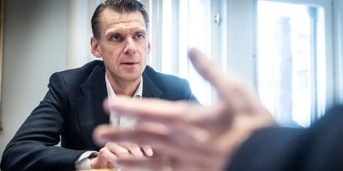 Investors vd Christian Cederholm går en kamp mot klockan att hålla uppe folkaktien Investors fina börstrend.